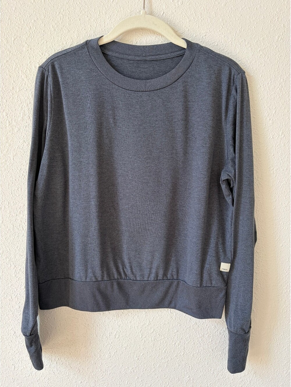 Vuori Daydream Crew Long Sleeve Shirt Blue Size Medium Sporty Athleisure Casual